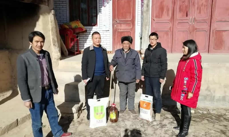 堅持精準(zhǔn)幫扶，合力脫貧攻堅——市龍江城鄉(xiāng)發(fā)展集團(tuán)、隴南太平洋財險公司聯(lián)合開展幫扶文縣橋頭鎮(zhèn)安子坡村2019年春節(jié)慰問活動