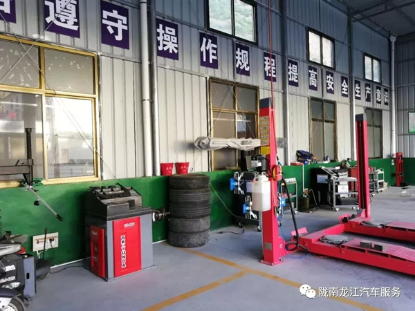 金錘鈑金，銀槍噴漆！龍江汽修值得信賴！