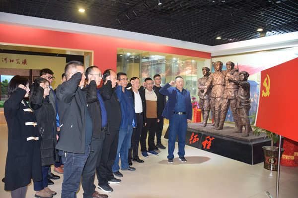 市龍江集團(tuán)開展“不忘初心、牢記使命”主題黨日活動