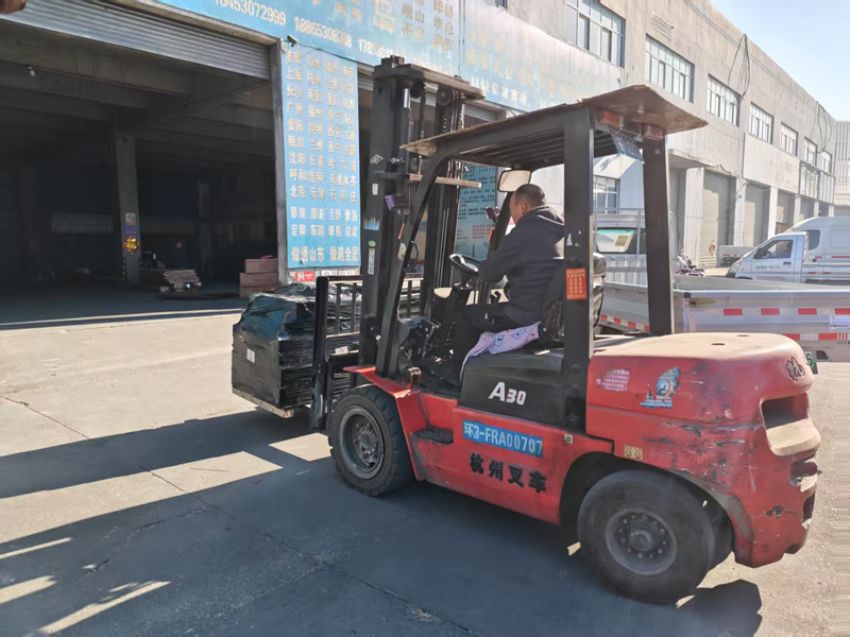 點擊查看詳細(xì)信息<br>標(biāo)題：發(fā)貨現(xiàn)場 閱讀次數(shù)：0